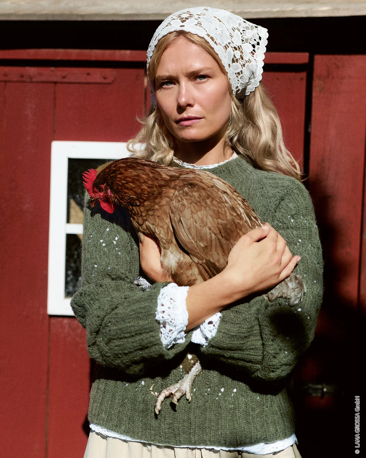Henne, Huhn, Huhn in Arm, Pflegevogel, Federkleid